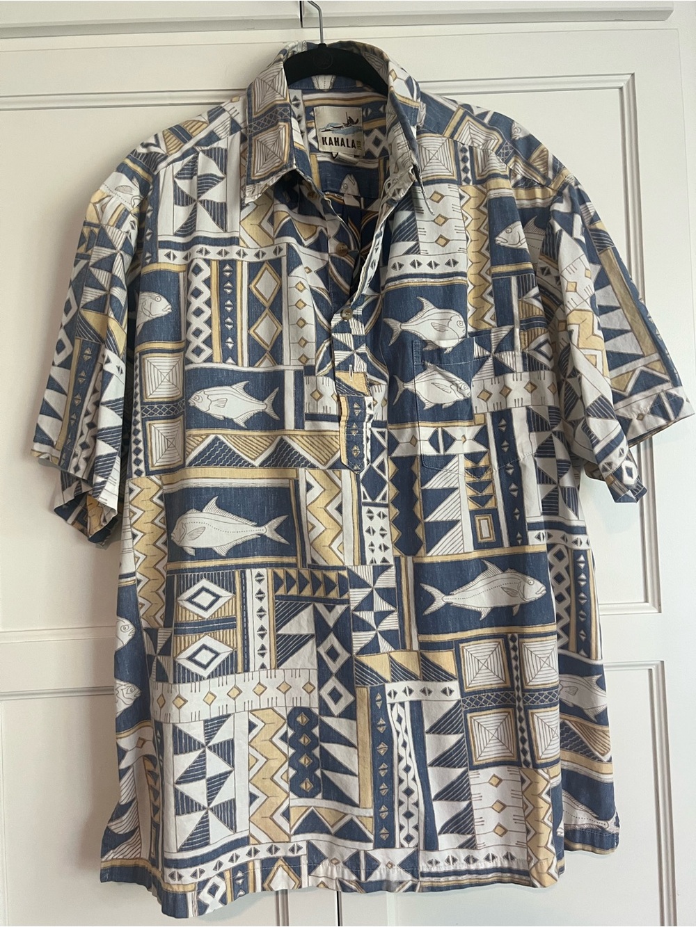 Kahala Blue & Cream Fish-Print Short-Sleeve Button-Down Shirt